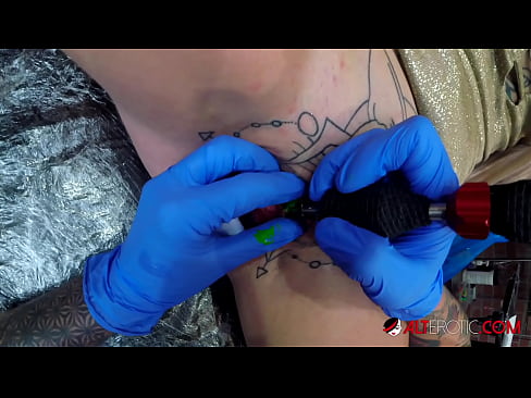 ❤️ Ekstremt tatoveret hottie Sully Savage fik en tatovering på sin klitoris Hjemmelavet porno at da.ladyxxxporno.ru ️❤